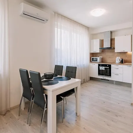 Skau 1 Old Town Family & Business Free Parking Bratysława