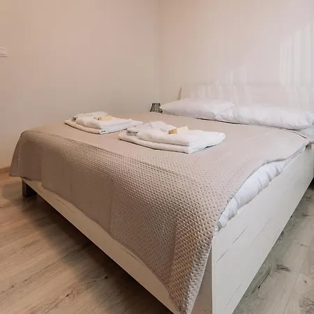 Skau 1 Old Town Family & Business Free Parking * Bratysława