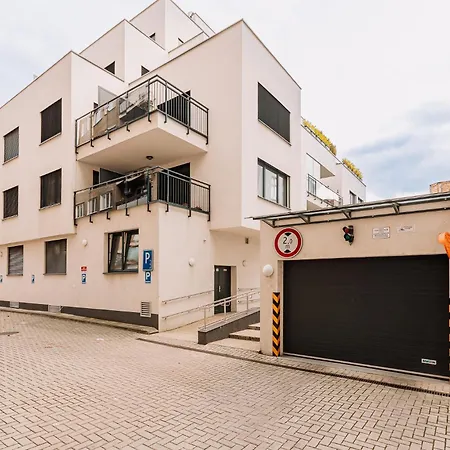 Skau 1 Old Town Family & Business Free Parking
