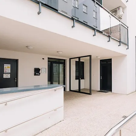 Skau 1 Old Town Family & Business Free Parking Appartement Bratislava