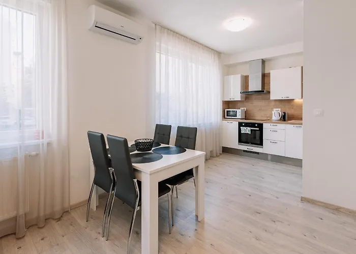 Skau 1 Old Town Family & Business Free Parking Bratislava