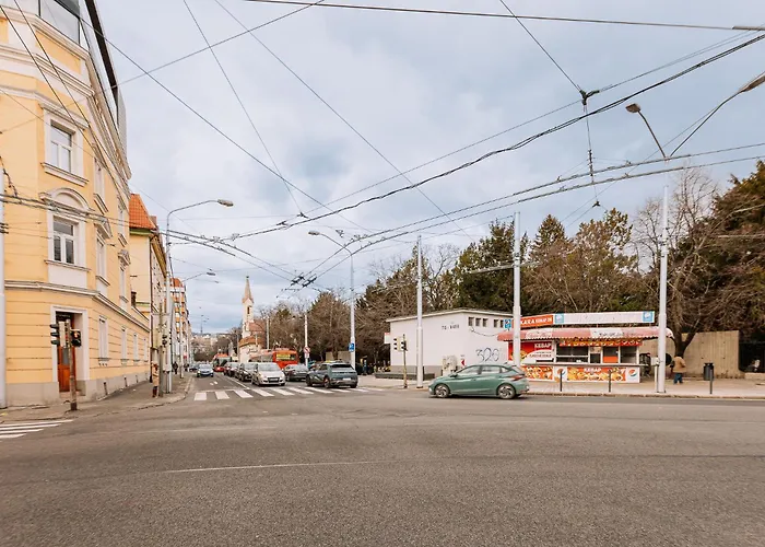 Skau 1 Old Town Family & Business Free Parking